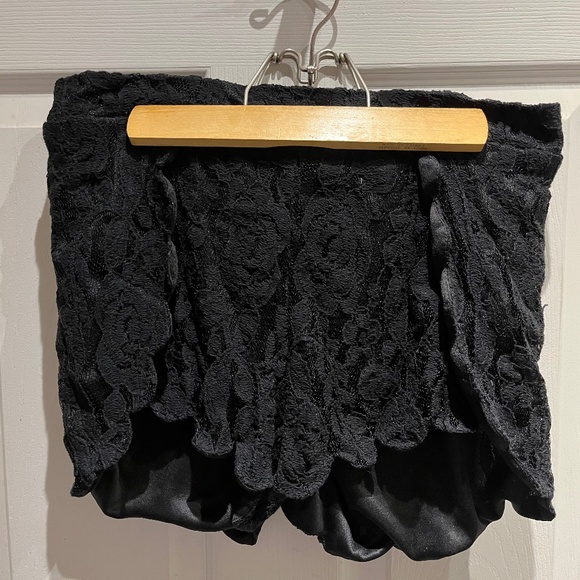 Entron lace shorts - Picture 1 of 1
